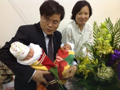 [:vi]Sinh đôi từ tinh trùng của chồng quá cố[:]