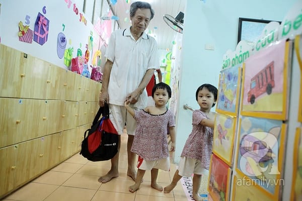 [:vi]Hành trình ly kỳ cố sinh con của mẹ 56 và cha 66 tuổi: Hai con gái giờ mới lên 3[:]