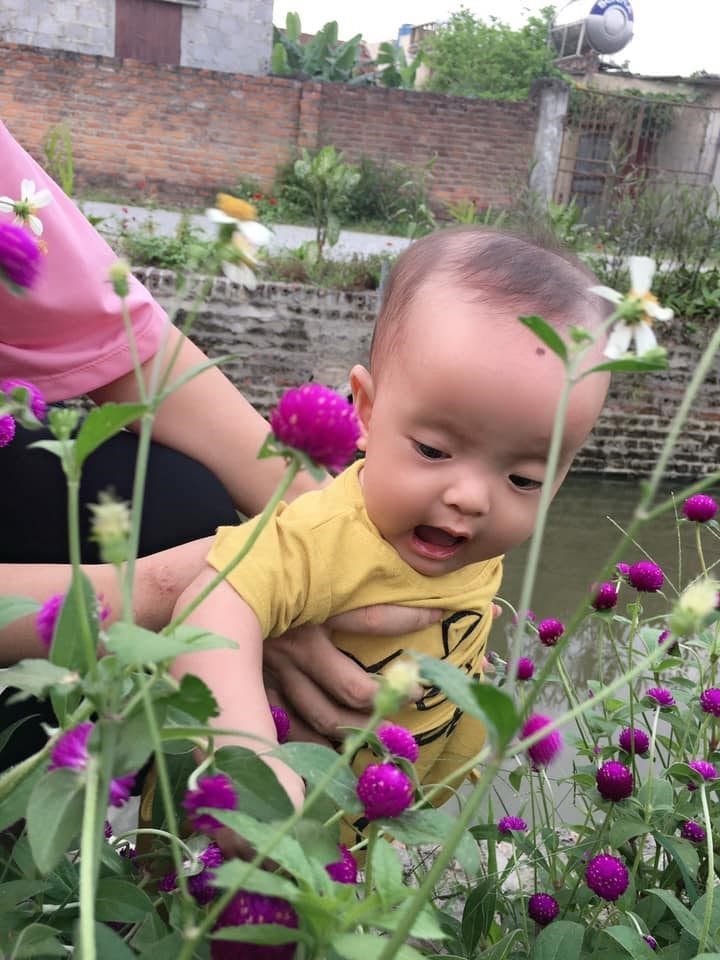 HÀNH TRÌNH HAI THIÊN THẦN ĐẾN BÊN BỐ MẸ