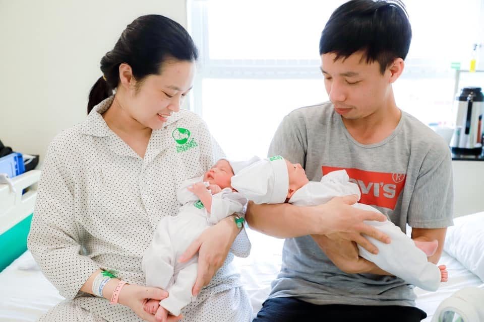 VỢ ĐA NANG BUỒNG TRỨNG, CHỒNG TINH TRÙNG YẾU –  HẠNH PHÚC ĐÓN CHÀO “CẢ NẾP LẪN TẺ” TẠI BỆNH VIỆN VIỆT – BỈ