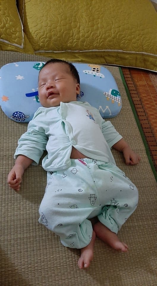 NƯỚC MẮT HẠNH PHÚC CỦA VỢ CHỒNG MONG CON 18 NĂM