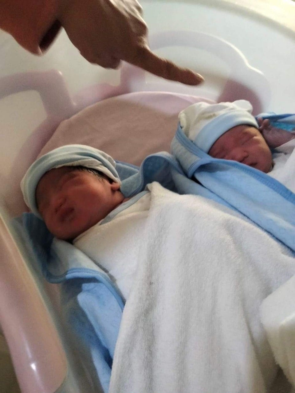 HẠNH PHÚC ĐÓN 2 CÔNG CHÚA TẠI MÁI NHÀ “IVF VIỆT – BỈ “