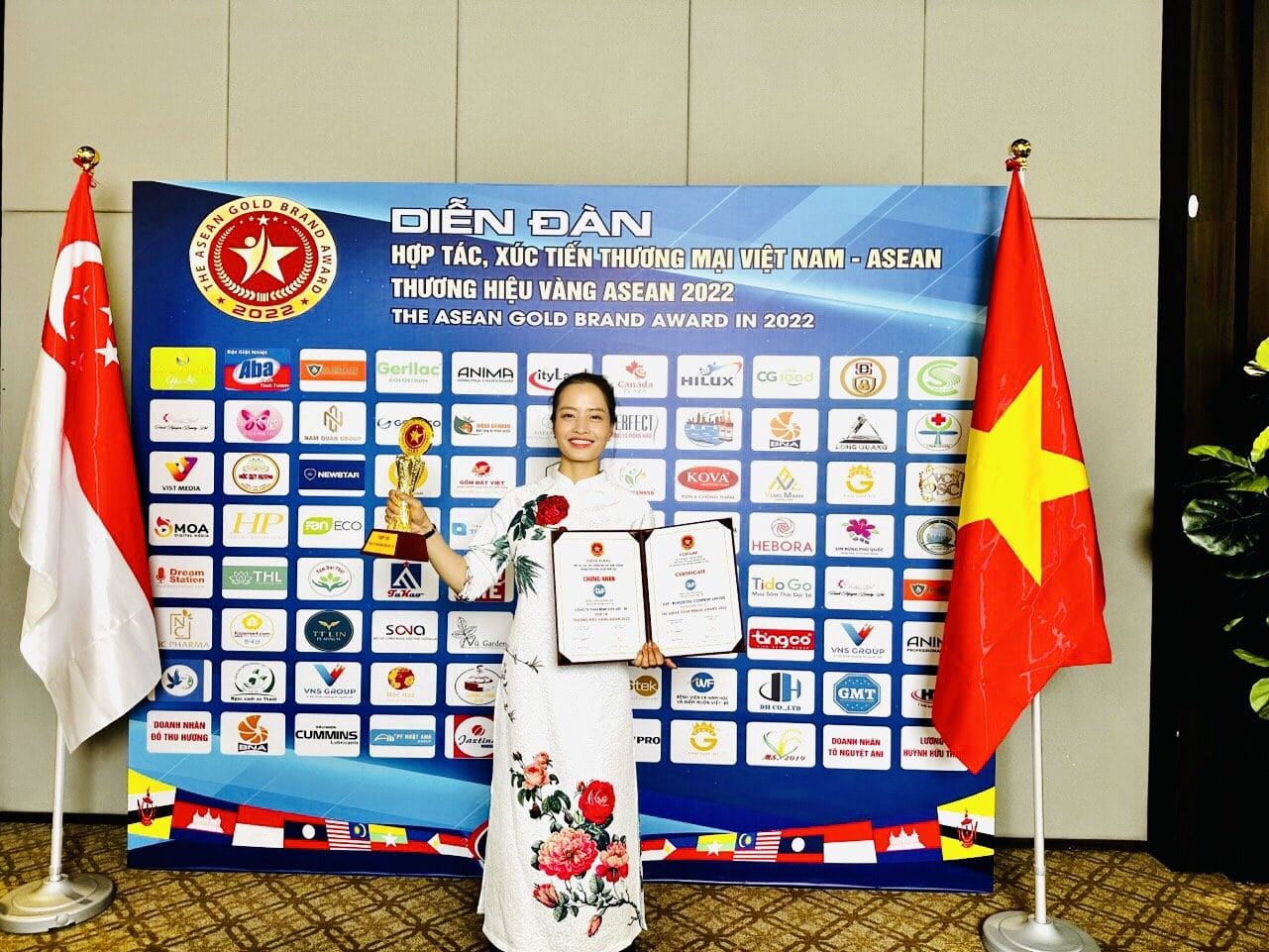 CÔNG TY TNHH BỆNH VIỆN VIỆT BỈ  VINH DỰ NHẬN DANH HIỆU TOP 10 THƯƠNG HIỆU VÀNG ASEAN 2022
