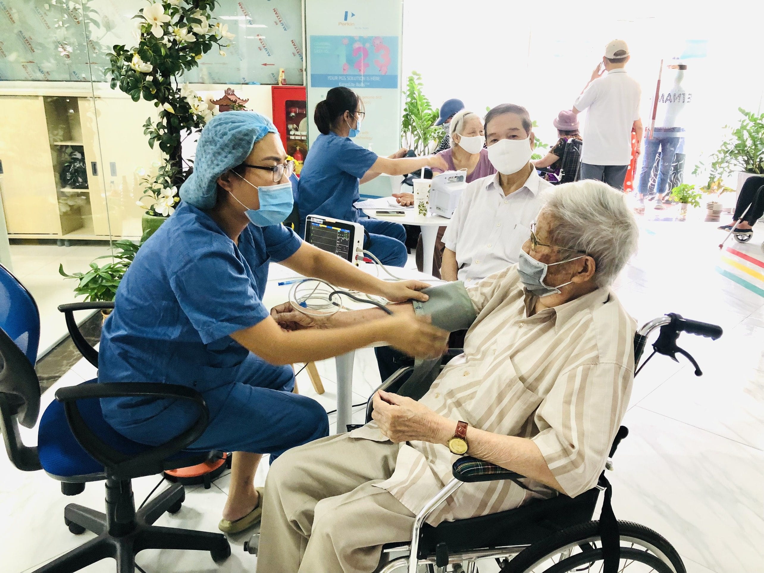 BỆNH VIỆN CK NAM HỌC & HIẾM MUỘN VIỆT – Bỉ TIÊM VẮC XIN CHO NGƯỜI CAO TUỔI VÀ NGƯỜI CÓ BỆNH LÝ NỀN