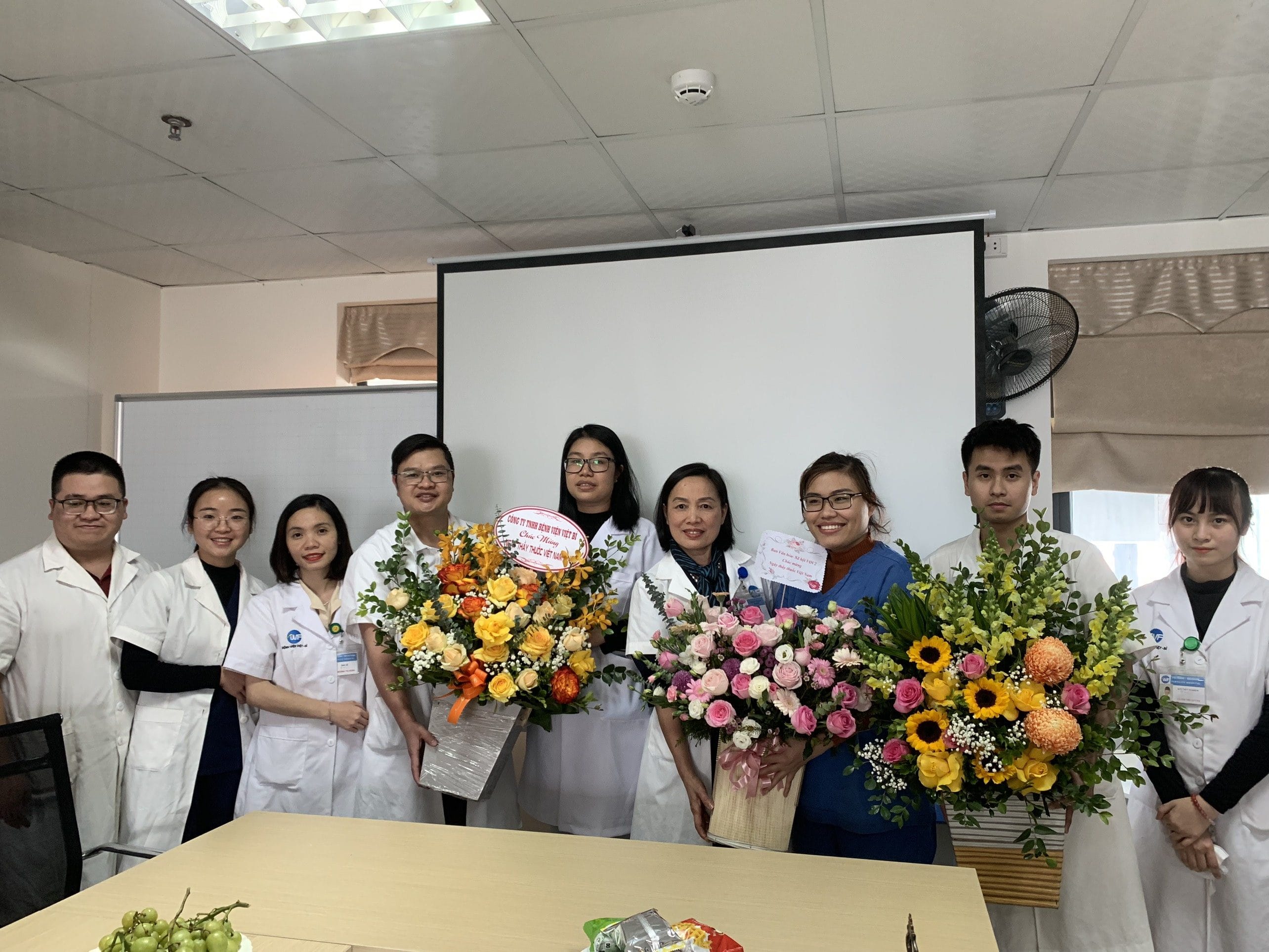 NIỀM VUI CỦA Y BÁC SĨ VIỆT BỈ NGÀY THẦY THUỐC VIỆT NAM 27-2