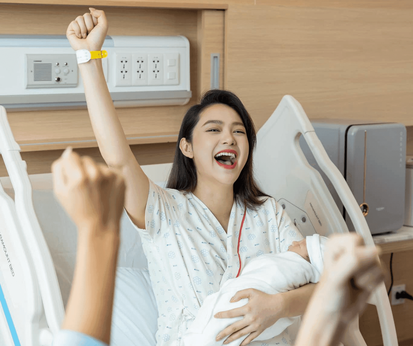 VÌ SAO NHIỀU SAO VIỆT LỰA CHỌN PHƯƠNG PHÁP IVF ĐỂ SINH CON?